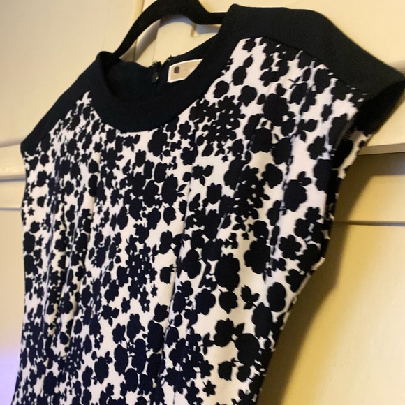 MICHAEL KORS "GEMMA" 💙🤍NAVY BLUE & WHITE🤍💙 FLORAL PRINT PONTE DRESS 🌟EUC🌟 - Picture 4 of 16